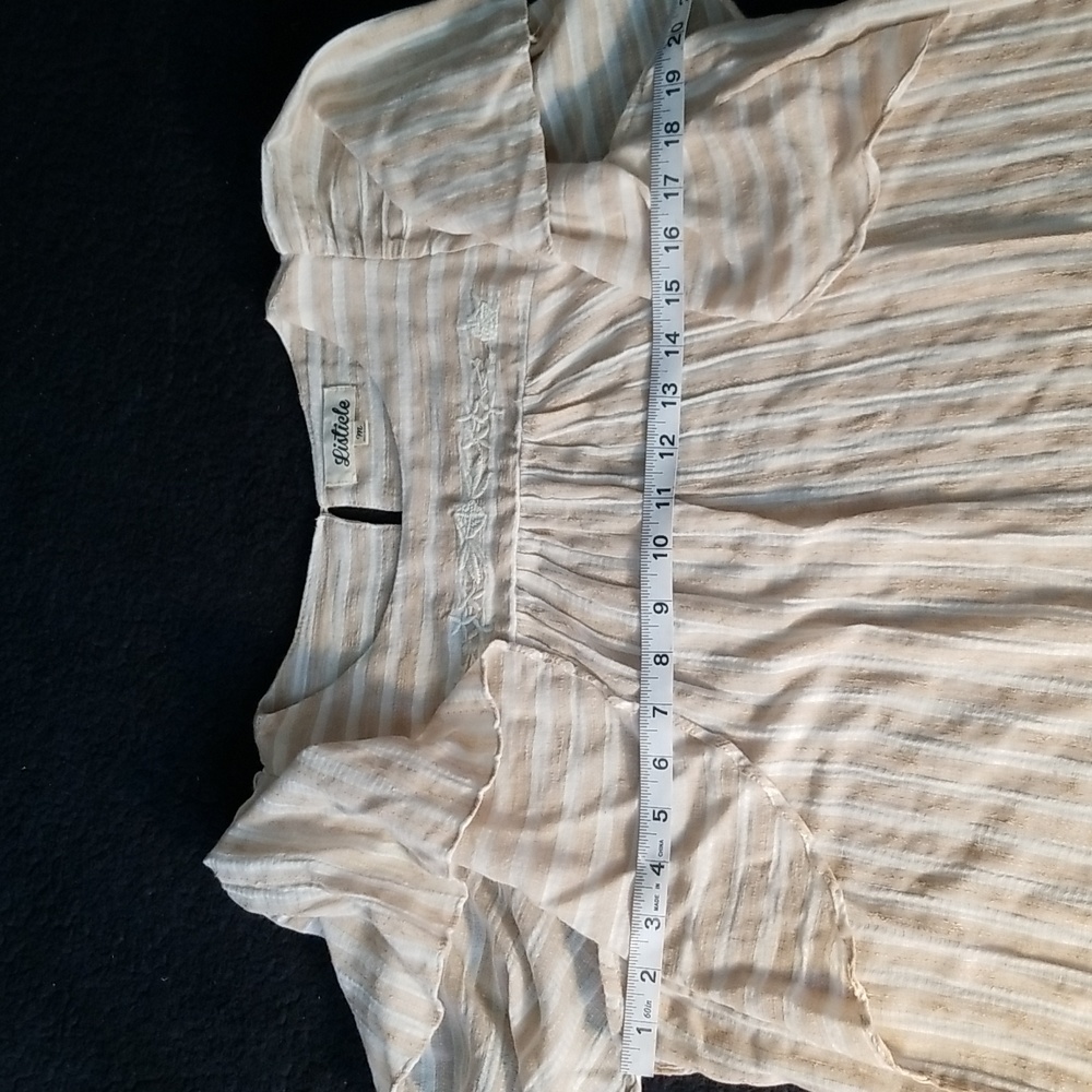 Ladies top - Picture 2 of 9